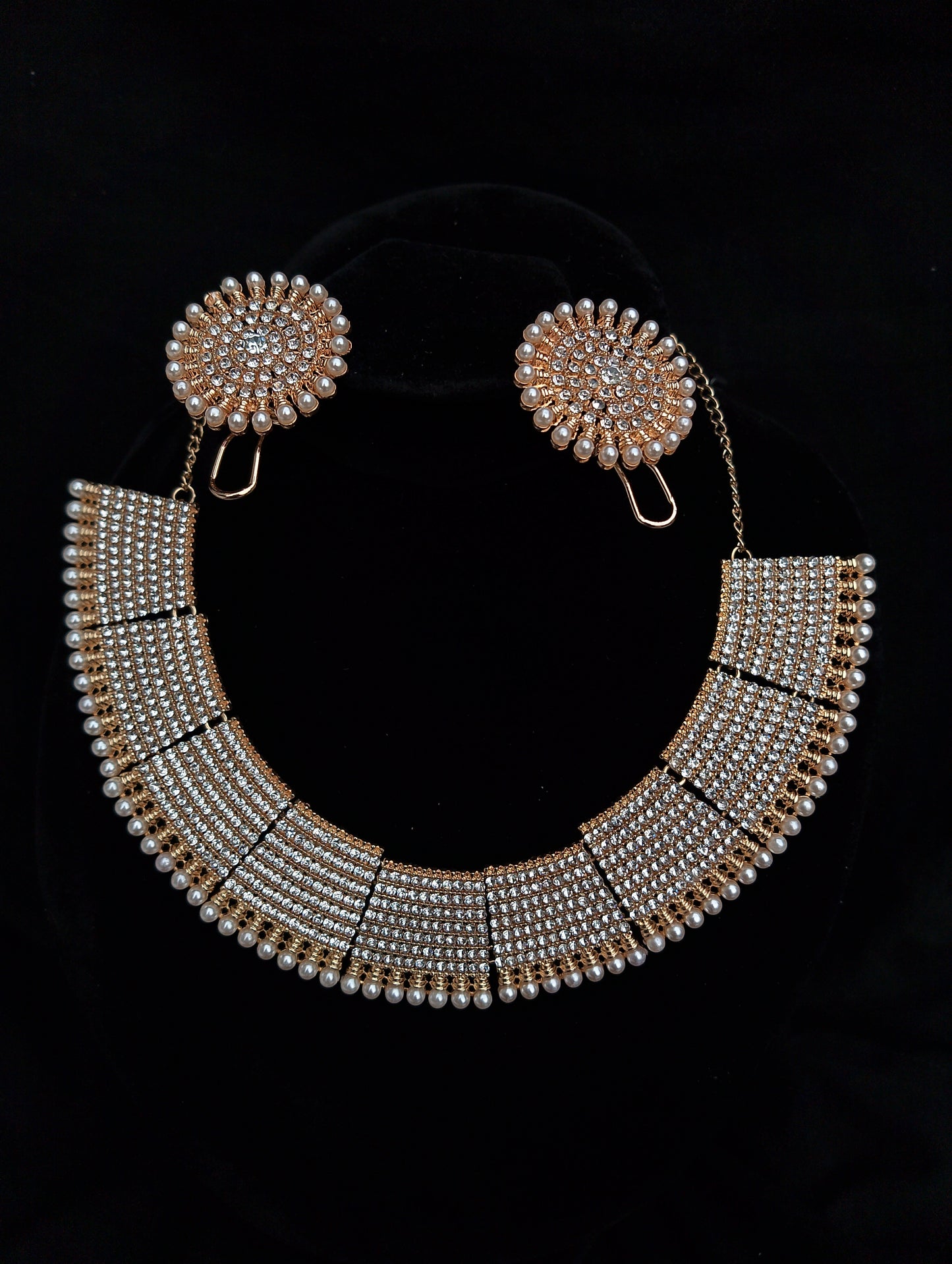 Small beeds necklace with earrings