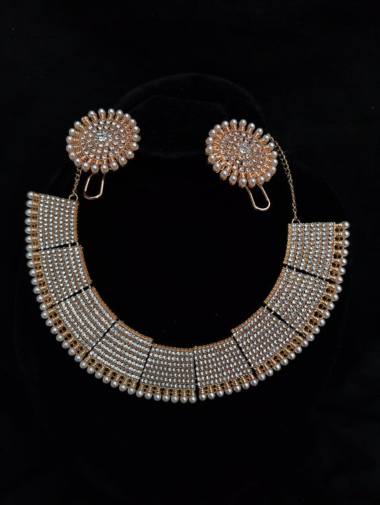 Small beeds necklace with earrings