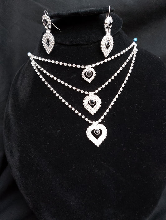 Elegant necklace with earrings